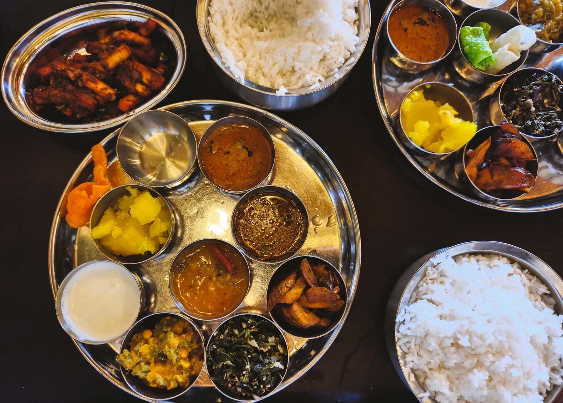 Balanced Indian meal plate with vegetables and grains for a practical fat loss routine